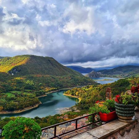 La Casa Sul Fiordo Lago Del Turano Hotel Paganico Sabino Buitenkant foto