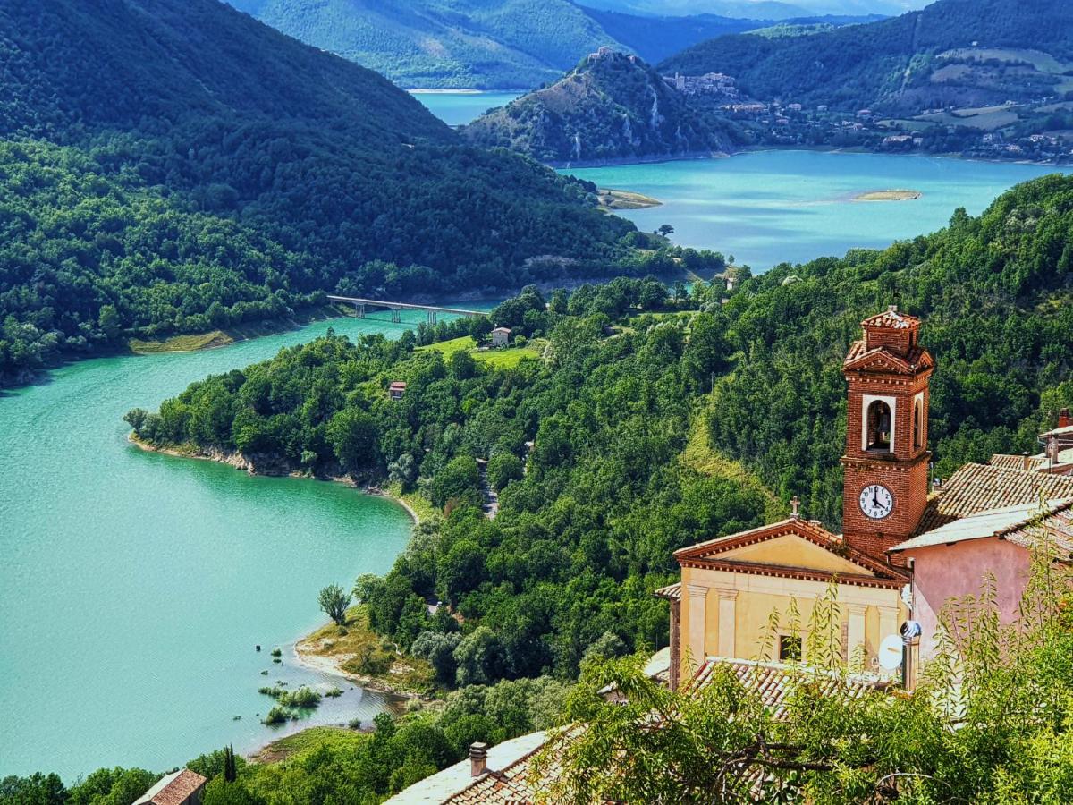 La Casa Sul Fiordo Lago Del Turano Hotel Paganico Sabino Buitenkant foto