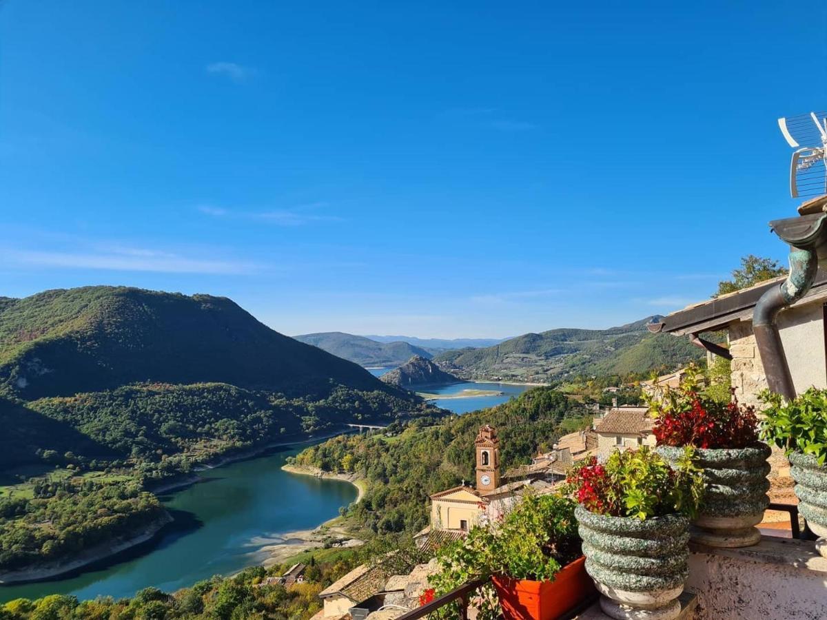 La Casa Sul Fiordo Lago Del Turano Paganico Sabino Buitenkant foto