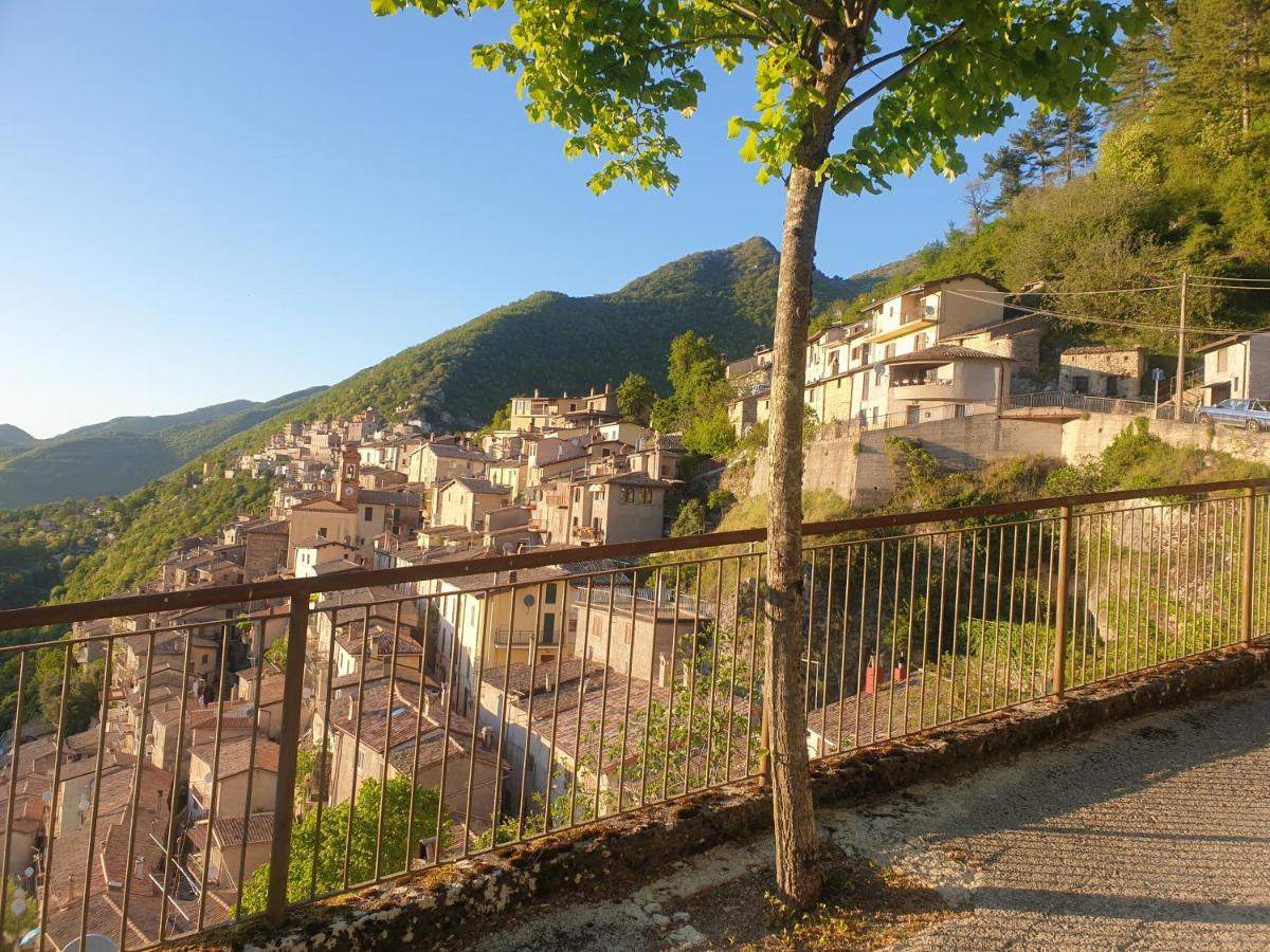 La Casa Sul Fiordo Lago Del Turano Hotel Paganico Sabino Buitenkant foto