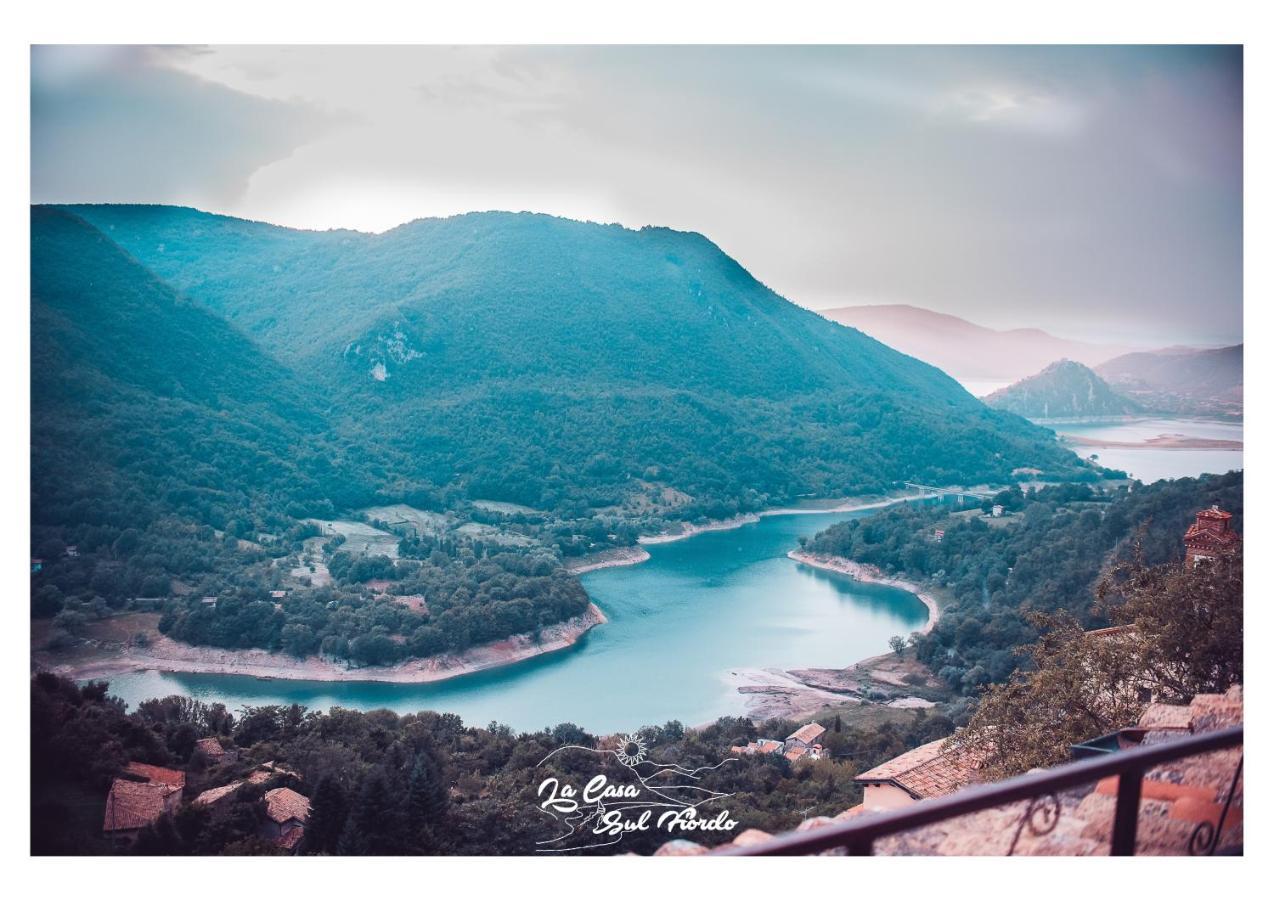 La Casa Sul Fiordo Lago Del Turano Hotel Paganico Sabino Buitenkant foto