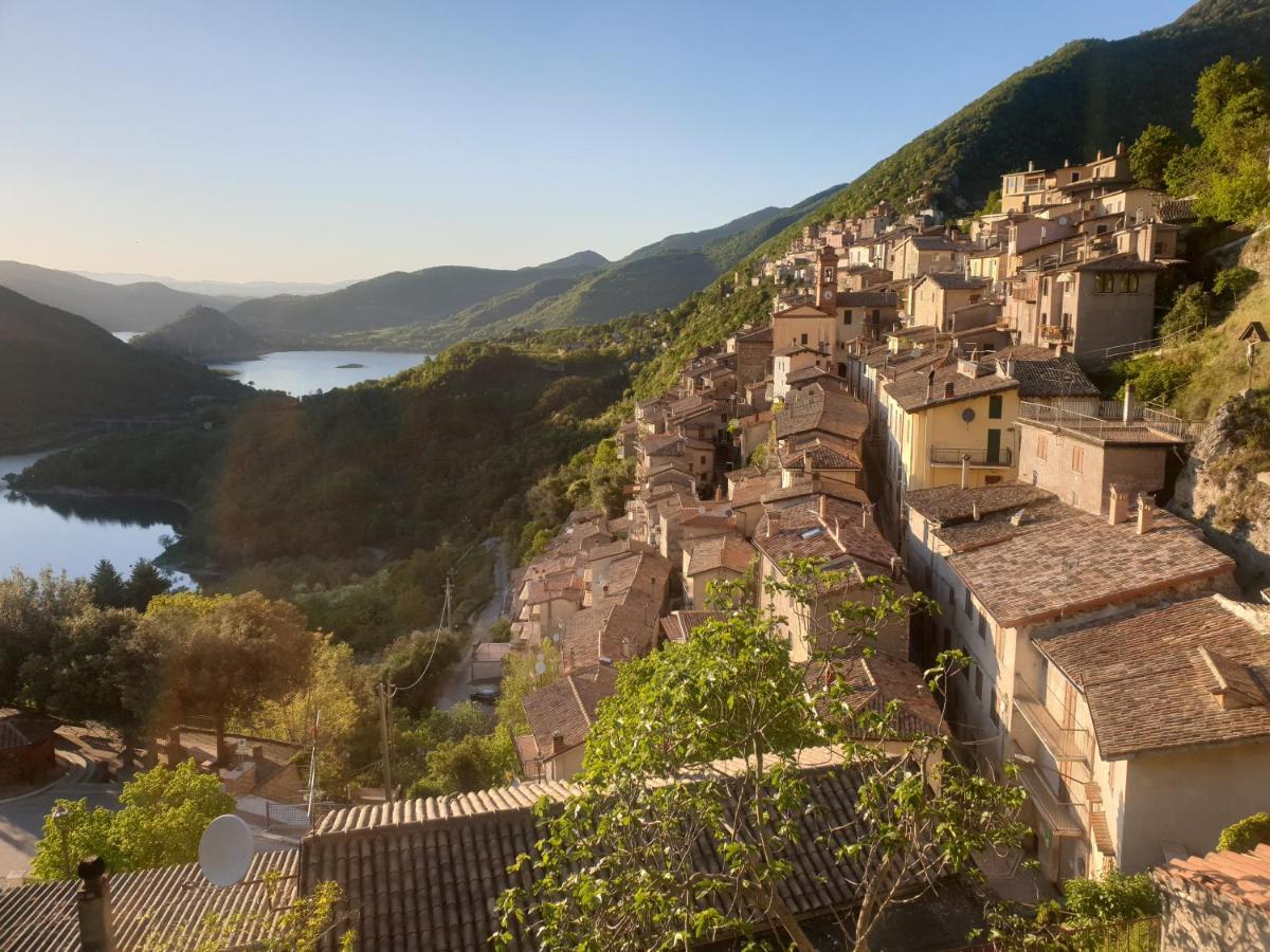 La Casa Sul Fiordo Lago Del Turano Paganico Sabino Buitenkant foto