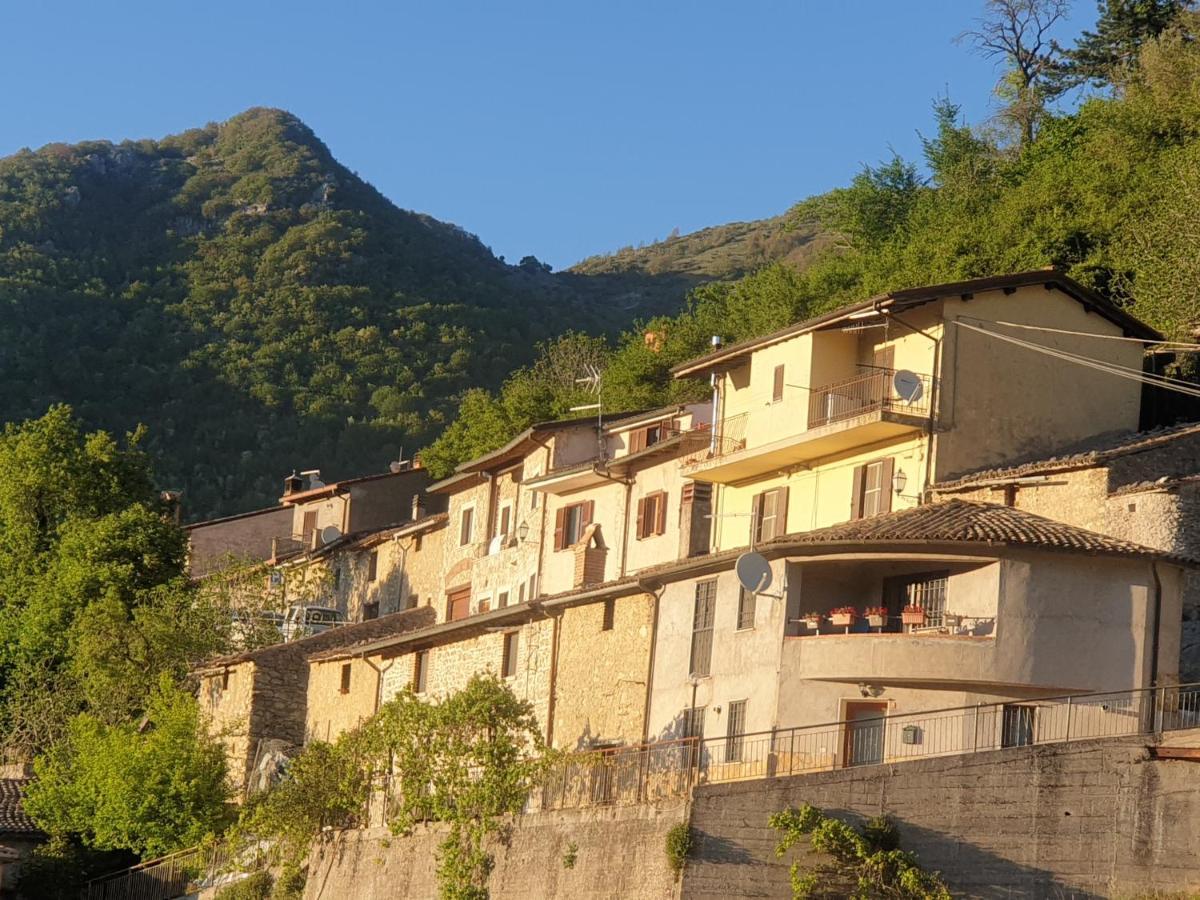 La Casa Sul Fiordo Lago Del Turano Hotel Paganico Sabino Buitenkant foto