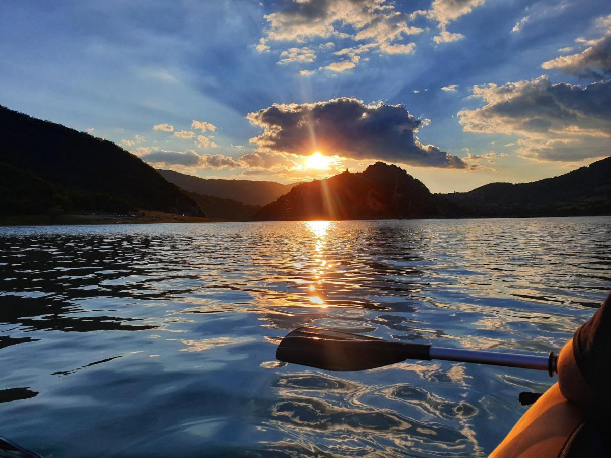 La Casa Sul Fiordo Lago Del Turano Paganico Sabino Buitenkant foto
