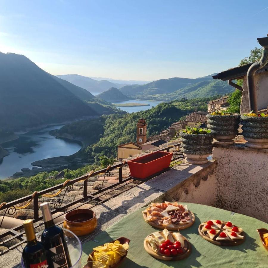 La Casa Sul Fiordo Lago Del Turano Hotel Paganico Sabino Buitenkant foto