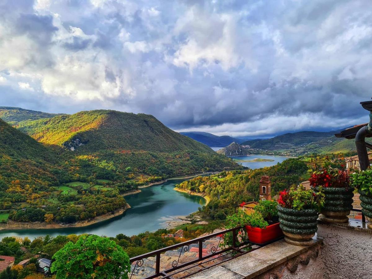 La Casa Sul Fiordo Lago Del Turano Paganico Sabino Buitenkant foto