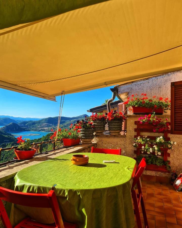 La Casa Sul Fiordo Lago Del Turano Hotel Paganico Sabino Buitenkant foto